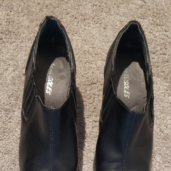 US W 8M Aerosoles Black Ankle Bootie with Heel - Picture 3 of 8